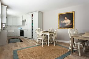 Bathurst Mews II by Onefinestay