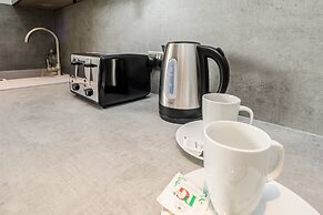 Exquisite Serviced Studio With Private Parking