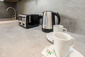 Exquisite Serviced Studio With Private Parking