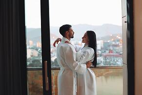 MiraMar Luxury Residences