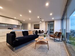 Luxe Apt w Harbour-Sunset Views -Parking