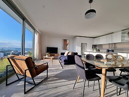 Luxe Apt w Harbour-Sunset Views -Parking