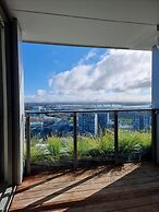 Luxe Apt w Harbour-Sunset Views -Parking