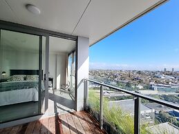 Luxe Apt w Harbour-Sunset Views -Parking