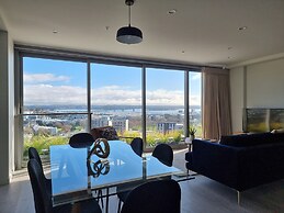 Luxe Apt w Harbour-Sunset Views -Parking