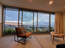 Luxe Apt w Harbour-Sunset Views -Parking