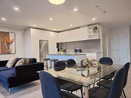 Luxe Apt w Harbour-Sunset Views -Parking