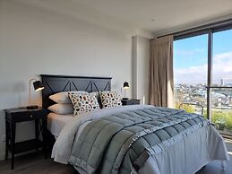 Luxe Apt w Harbour-Sunset Views -Parking