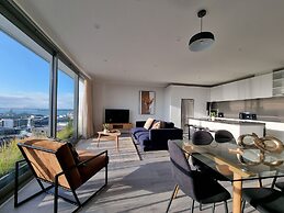 Luxe Apt w Harbour-Sunset Views -Parking