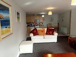 Central 2-bed Apt, Sleeps 5 Above Great Derry Pub