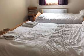Central 2 Bed Apartment Above Great Derry Pub