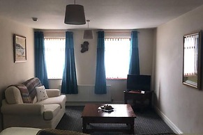 Central 2 Bed Apartment Above Great Derry Pub