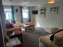 Central 2-bed Apt, Sleeps 5 Above Great Derry Pub