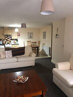 Central 2 Bed Apartment Above Great Derry Pub