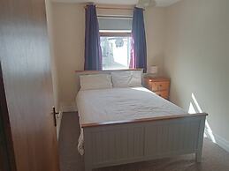 Central 2-bed Apt, Sleeps 5 Above Great Derry Pub
