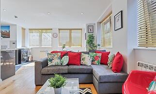 Urban Heights - two Bedroom two Bathroom Loft Style Apartment - Fast W