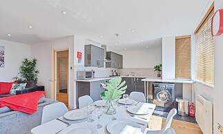 Urban Heights - two Bedroom two Bathroom Loft Style Apartment - Fast W