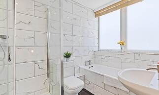 Urban Heights - two Bedroom two Bathroom Loft Style Apartment - Fast W