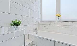 Urban Heights - two Bedroom two Bathroom Loft Style Apartment - Fast W