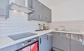 Urban Heights - two Bedroom two Bathroom Loft Style Apartment - Fast W