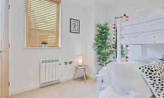 Urban Heights - two Bedroom two Bathroom Loft Style Apartment - Fast W