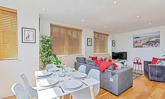 Urban Heights - two Bedroom two Bathroom Loft Style Apartment - Fast W