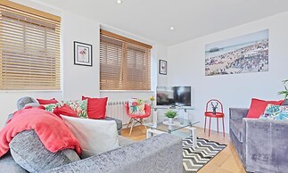 Urban Heights - two Bedroom two Bathroom Loft Style Apartment - Fast W