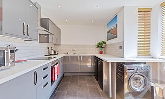 Urban Heights - two Bedroom two Bathroom Loft Style Apartment - Fast W