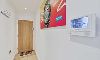 Urban Heights - two Bedroom two Bathroom Loft Style Apartment - Fast W