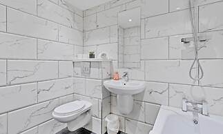 Urban Heights - two Bedroom two Bathroom Loft Style Apartment - Fast W