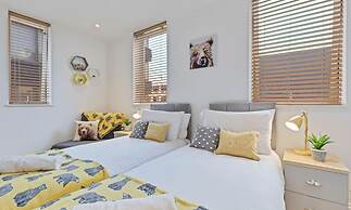 Urban Heights - two Bedroom two Bathroom Loft Style Apartment - Fast W