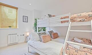 Urban Heights - two Bedroom two Bathroom Loft Style Apartment - Fast W