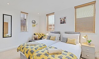 Urban Heights - two Bedroom two Bathroom Loft Style Apartment - Fast W