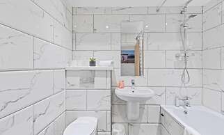 Urban Heights - two Bedroom two Bathroom Loft Style Apartment - Fast W