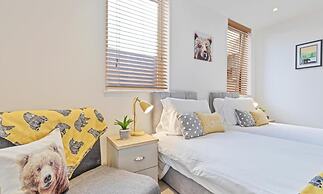 Urban Heights - two Bedroom two Bathroom Loft Style Apartment - Fast W