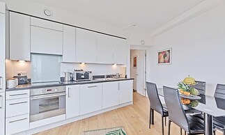 Panoramic Pad -amazing Apartment With WOW Factor Views Across the City