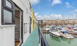 On the Water 2 -waterside Studio With Terrace Overlooking the Harbour