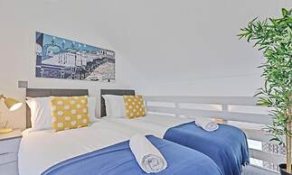 On the Water 2 -waterside Studio With Terrace Overlooking the Harbour