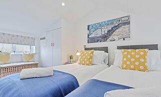 On the Water 2 -waterside Studio With Terrace Overlooking the Harbour