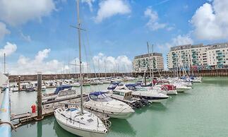On the Water 2 -waterside Studio With Terrace Overlooking the Harbour