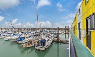 On the Water 2 -waterside Studio With Terrace Overlooking the Harbour