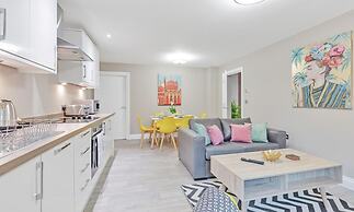 Ocean Walk 2 Bedroom Apartment Moments From the Seaside