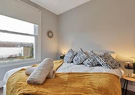 Hove Actually House - 4 Bedrooms - Garden