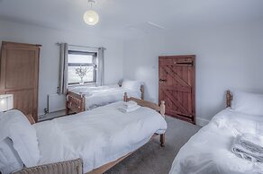 Stormy Castle - 6 Bedroom - Llangenith