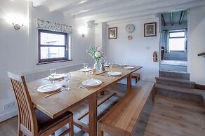 Stormy Castle - 6 Bedroom - Llangenith