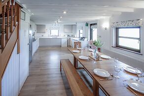 Stormy Castle - 6 Bedroom - Llangenith