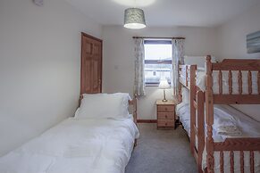 Stormy Castle - 6 Bedroom - Llangenith