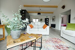 Ingleborough Lodge
