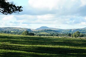 Ingleborough Lodge