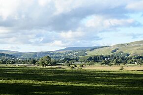 Ingleborough Lodge